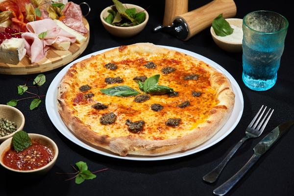 Pizza Margerita con Tartufo